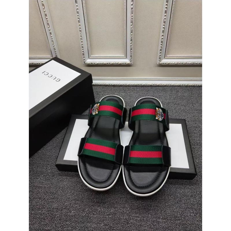 G*u*i slippers